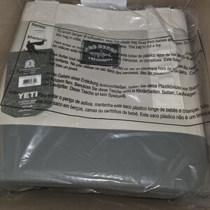 Yeti Bedding Blanket - Cream and Gray